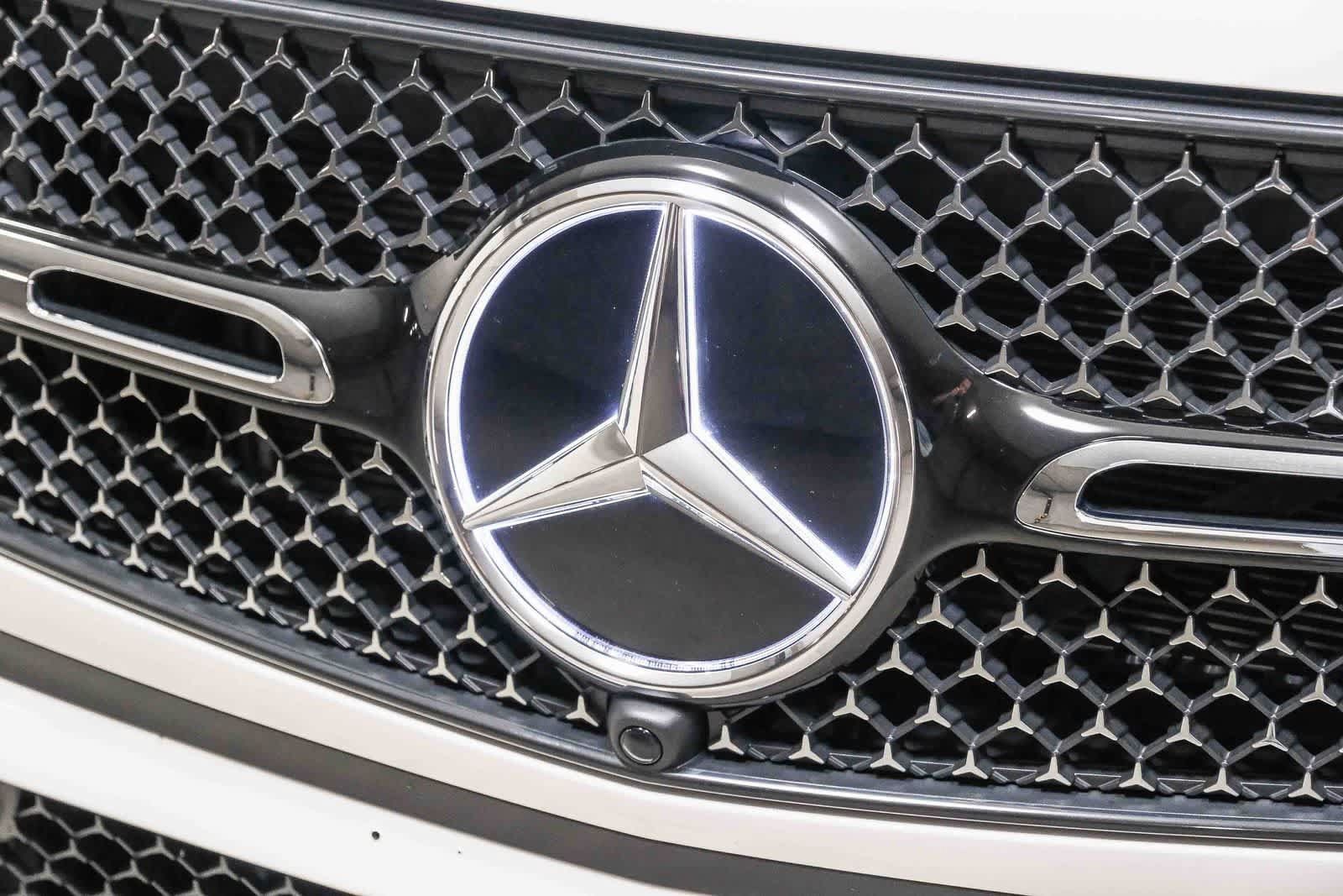 Used 2025 Mercedes-Benz GLC 350e 4MATIC image 13