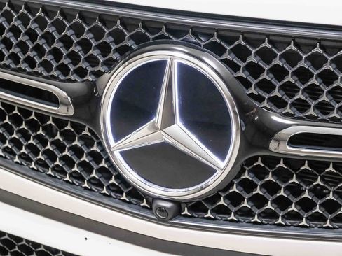 Used 2025 Mercedes-Benz GLC 350e 4MATIC image 13