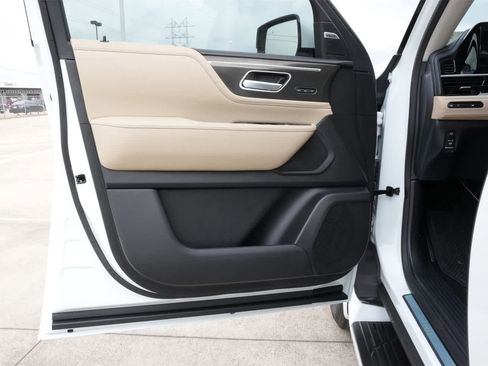 New 2026 INFINITI QX80 Pure image 18