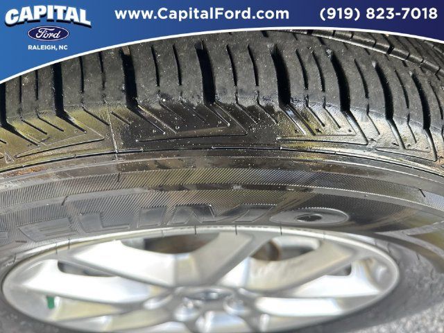 Used 2025 Chrysler Pacifica Select FWD image 14