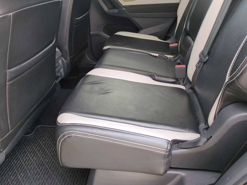 Used 2018 Volkswagen Tiguan S image 23