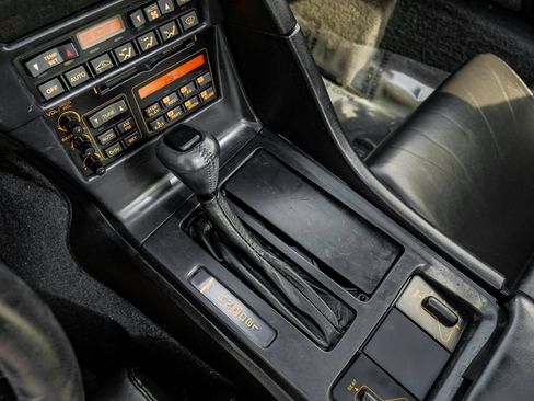 Used 1993 Chevrolet Corvette Coupe RWD image 17