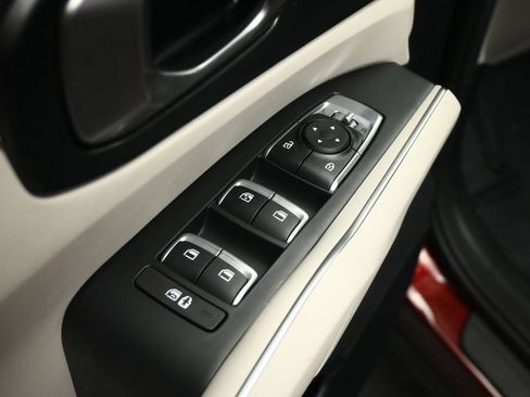 Certified 2025 Kia Sorento S FWD image 45