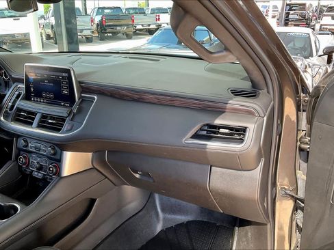 Used 2021 Chevrolet Tahoe LT w/ LT Signature Package image 19