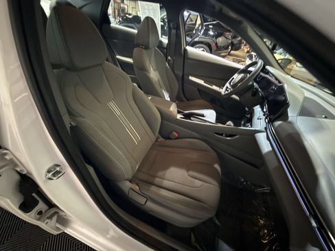 Used 2024 Hyundai Elantra SEL FWD image 25