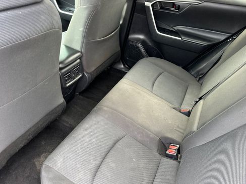 Used 2022 Toyota RAV4 LE image 12