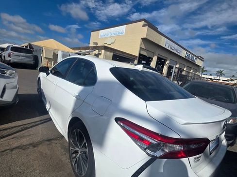 Used 2020 Toyota Camry SE w/ Convenience Package image 4