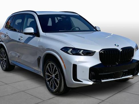 New 2026 BMW X5 xDrive40i w/ M Sport Package AWD/4WD image 2