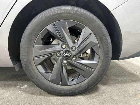 Used 2021 Hyundai Elantra SEL w/ Convenience Package FWD image 12
