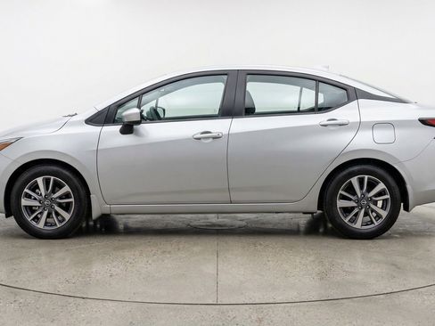 Used 2025 Nissan Versa SV FWD image 5