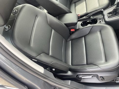 Used 2016 Volkswagen Golf Limited Edition image 16