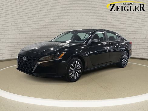 Certified 2025 Nissan Altima 2.5 SV image 1