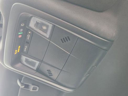 Used 2024 Chevrolet Equinox RS FWD image 25
