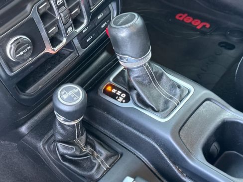 Used 2020 Jeep Gladiator Overland image 23