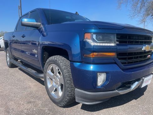 Used 2018 Chevrolet Silverado 1500 LT w/ Texas Edition image 15