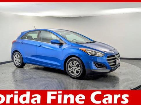 Used 2017 Hyundai Elantra GT image 1