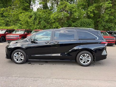 Used 2022 Toyota Sienna Limited AWD/4WD image 7