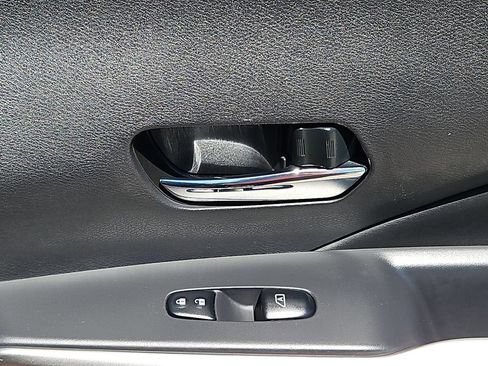 Used 2020 Nissan Kicks SR w/ SR Premium Package FWD image 32