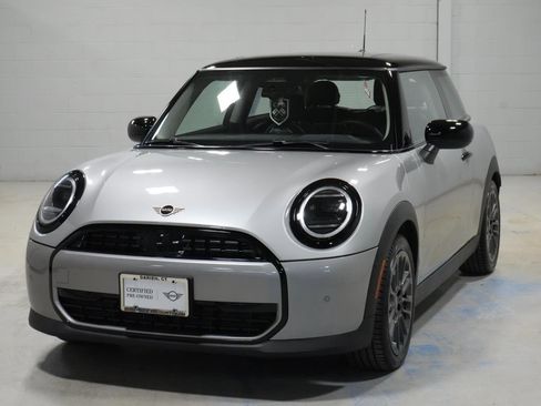Used 2025 MINI Cooper 2-Door Hardtop image 1