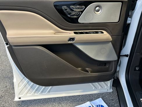 Used 2020 Lincoln Aviator Reserve w/ Equipment Group 201A image 12