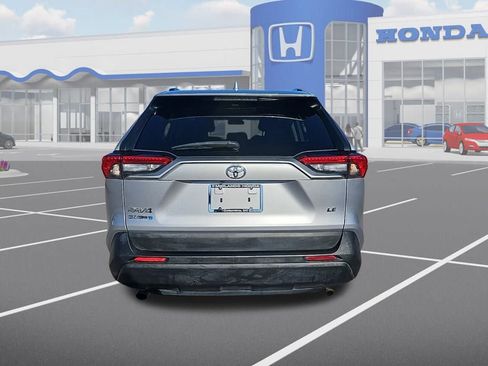 Used 2021 Toyota RAV4 LE image 6