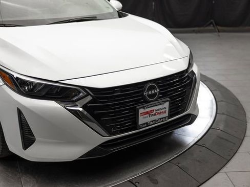 Used 2024 Nissan Sentra SV FWD image 3