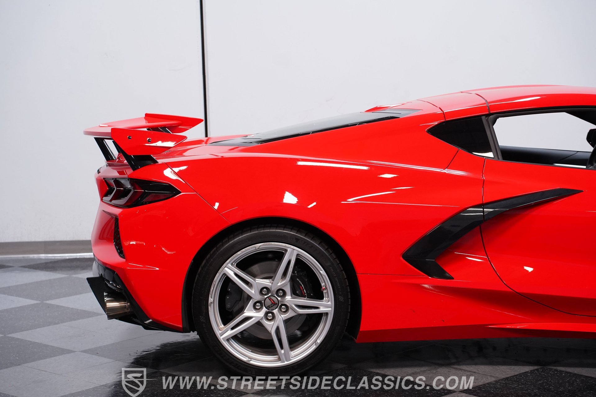 Used 2021 Chevrolet Corvette Stingray Preferred Cpe w/ Z51 Performance Package RWD image 24