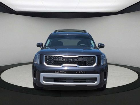 Used 2025 Kia Telluride EX w/ EX Captain's Chair Package AWD/4WD image 3