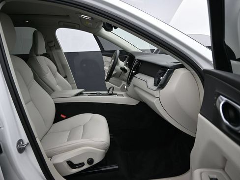 Certified 2024 Volvo XC60 B5 Plus w/ Protection Package Premier AWD/4WD image 15