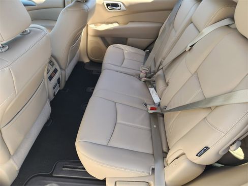 Used 2019 Nissan Pathfinder SL image 19