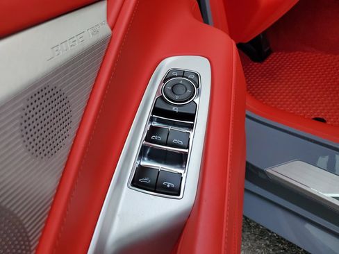 Used 2024 Chevrolet Corvette Stingray Premium Conv w/ Z51 Performance Package RWD image 11