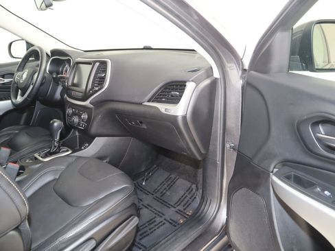 Used 2018 Jeep Cherokee Latitude Plus w/ Cold Weather Group image 39