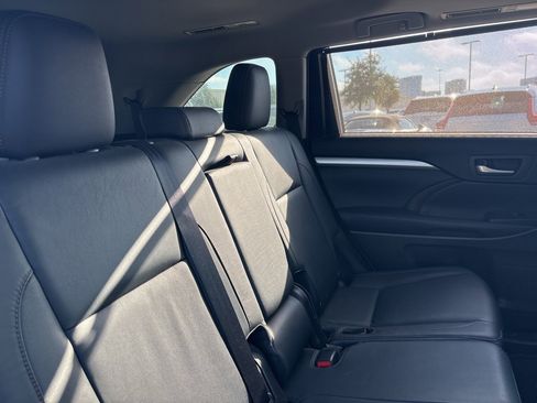Used 2015 Toyota Highlander XLE image 10