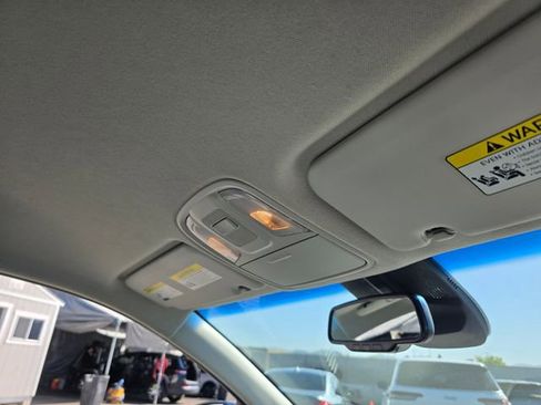 Used 2018 Kia Niro EX image 11