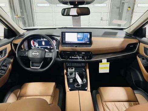 New 2026 Nissan Rogue Platinum image 4