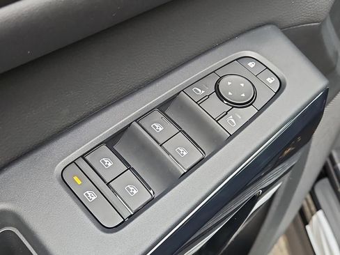 New 2025 Nissan Pathfinder SV image 16