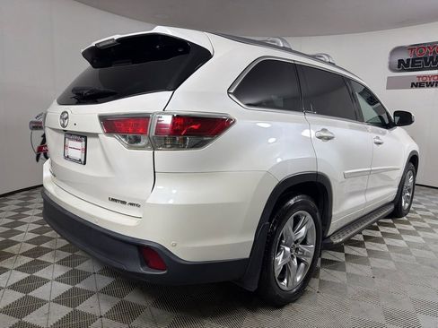 Used 2016 Toyota Highlander Limited w/ Driver Technology Package AWD/4WD image 5
