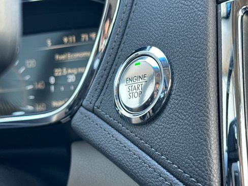 Used 2017 Lincoln Continental Select w/ Technology Package FWD image 23
