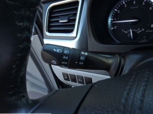 Used 2016 Toyota Highlander Limited AWD/4WD image 40