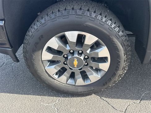 Used 2023 Chevrolet Silverado 2500 Custom w/ Custom Value Package image 12