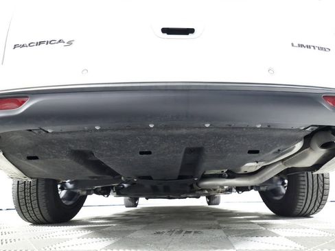 Used 2025 Chrysler Pacifica Limited FWD image 45