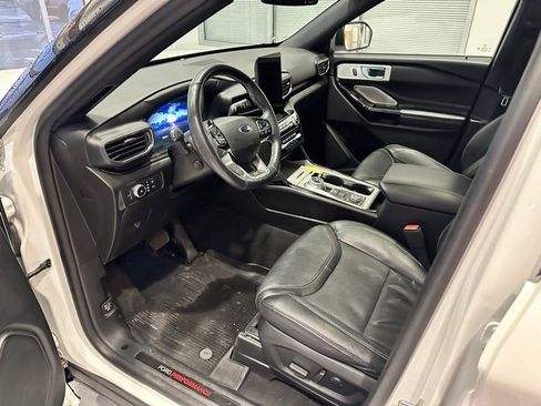 Used 2022 Ford Explorer ST w/ ST Street Pack image 7