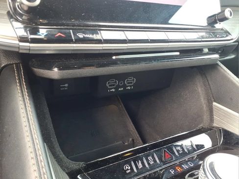 Used 2024 Jeep Wagoneer Series II AWD/4WD image 12