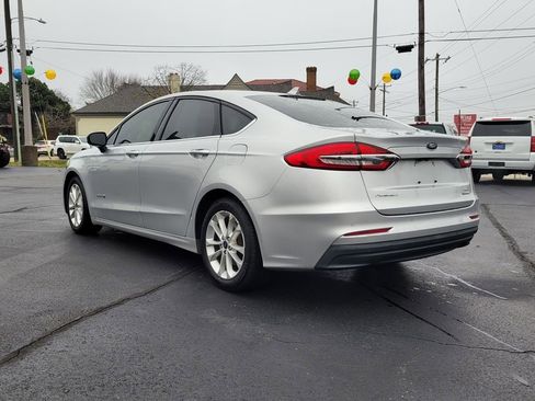Certified 2019 Ford Fusion SE image 4