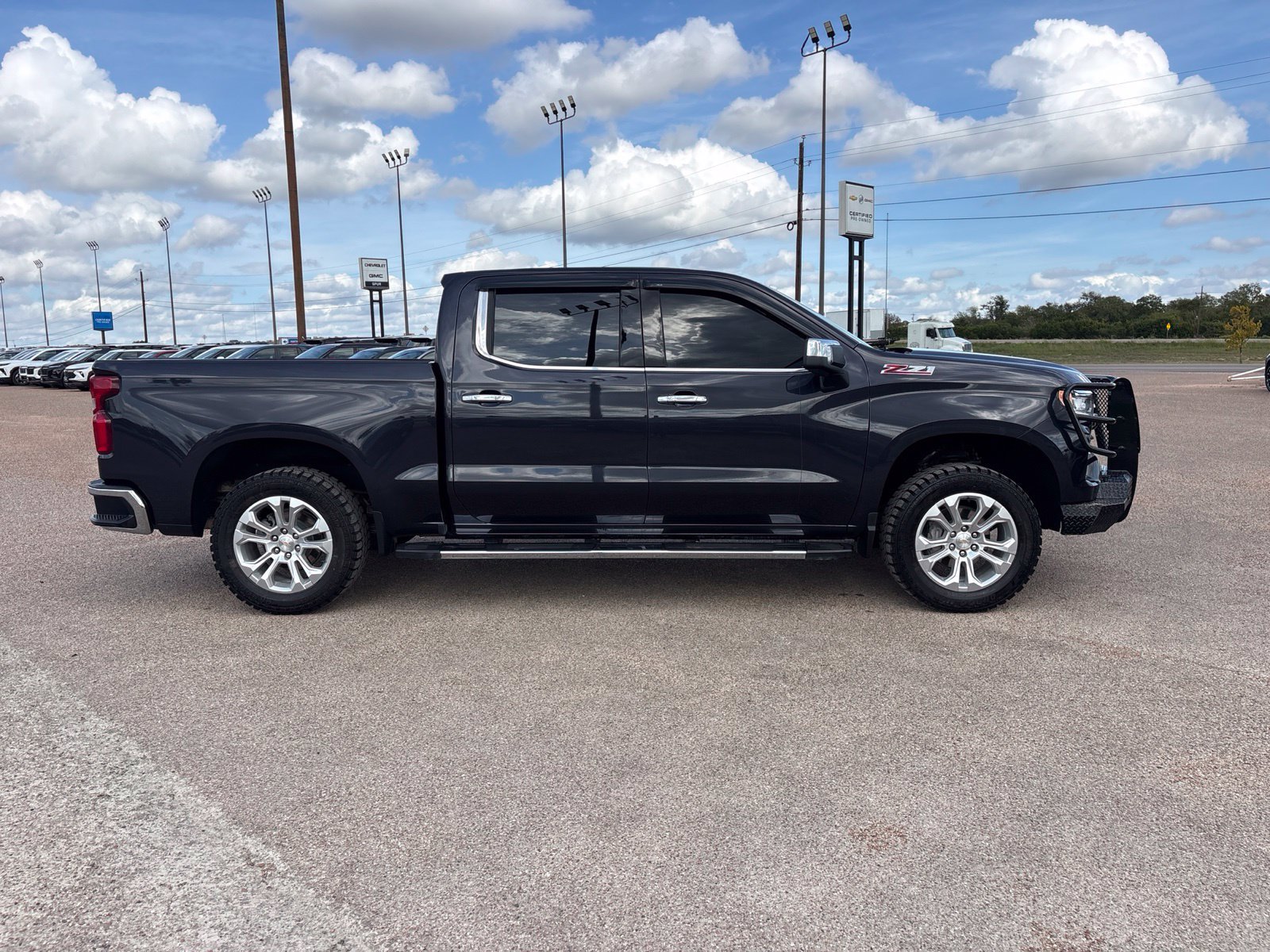 Used 2024 Chevrolet Silverado 1500 LTZ w/ LTZ Convenience Package II AWD/4WD image 7