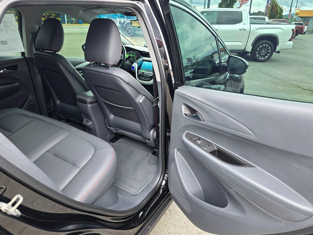 Used 2020 Chevrolet Bolt Premier w/ Infotainment Package FWD image 13