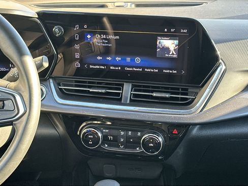 Certified 2025 Chevrolet Trax ACTIV w/ Sunroof Package image 25