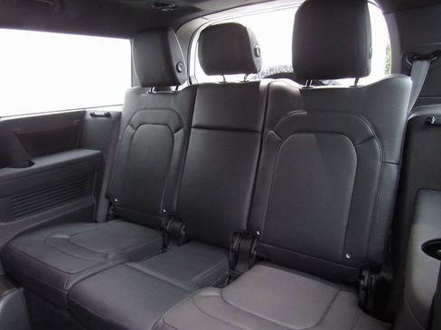 Used 2024 Land Rover Defender 130 X-Dynamic SE AWD/4WD image 16