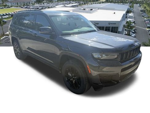 Certified 2025 Jeep Grand Cherokee L Altitude image 2