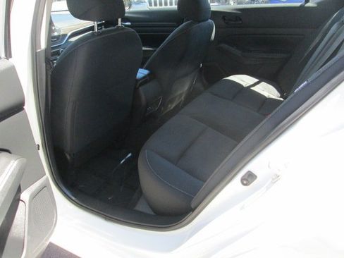 Used 2025 Nissan Altima 2.5 SV FWD image 10
